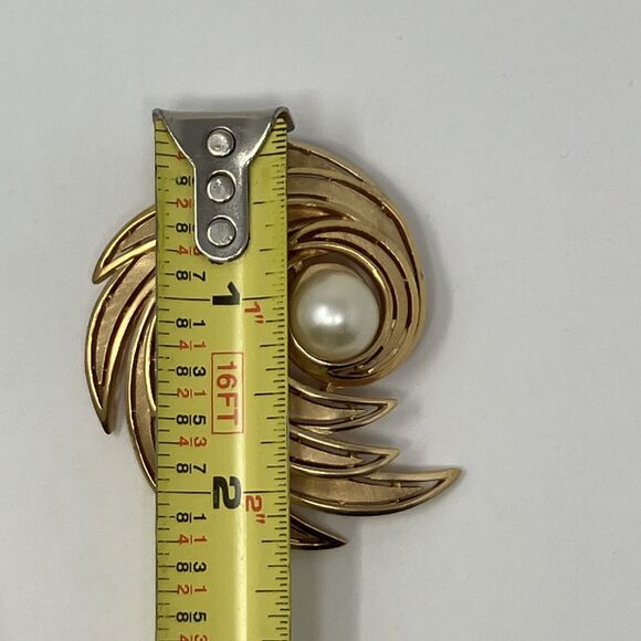 Crown Trifari Brooch Pin Swirl Gold Tone Faux Pearl Vintage Retro Classic MCM - Picture 4 of 15